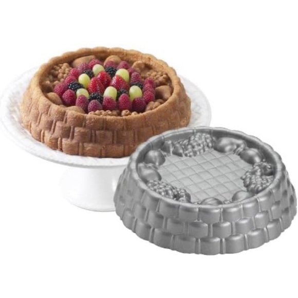 Nordic Ware Marianne Cake Pan 10 Cup Non-Stick Cast Aluminum Silver, Made in USA - Picture 2 of 11